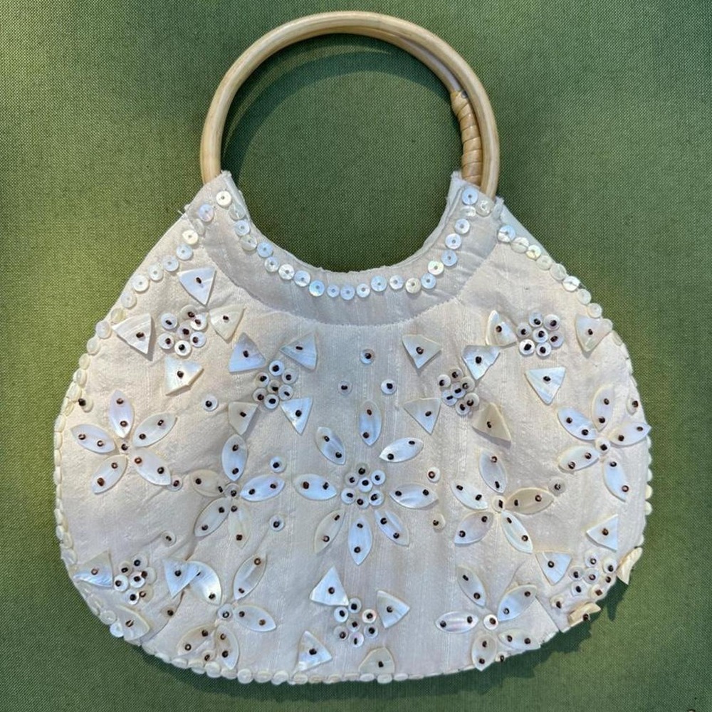 Cream Shell Beaded Handbag with Wooden Handle